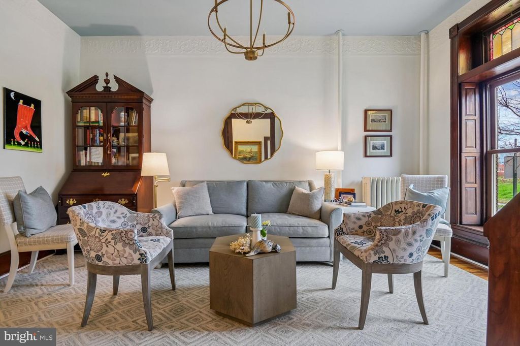 Image 9 of property listing at 335 WARREN AVE, Baltimore, MD 21230