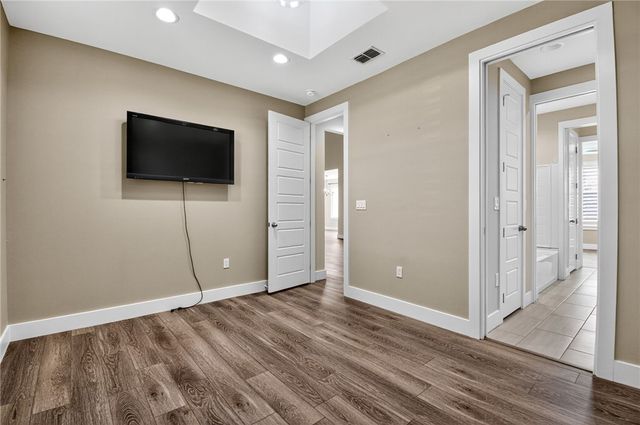 701 South Metz St, Orange Grove, TX 78372