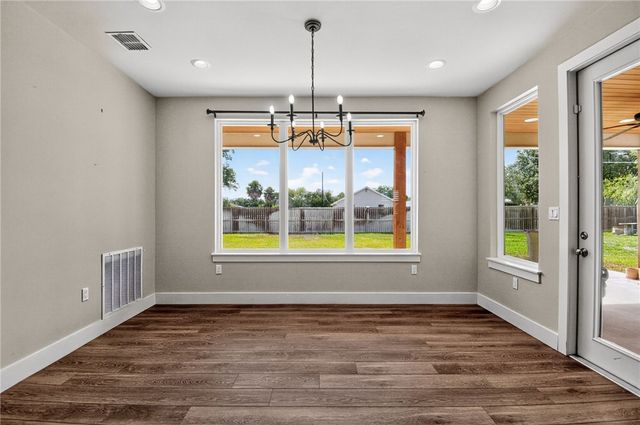 701 South Metz St, Orange Grove, TX 78372