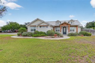 701 South Metz St, Orange Grove, TX 78372