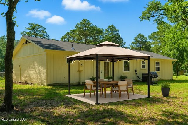 2401 Oxford Drive, Gautier, MS 39553
