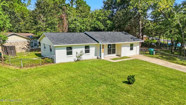 2401 Oxford Drive, Gautier, MS 39553