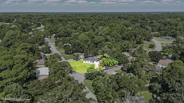 2401 Oxford Drive, Gautier, MS 39553