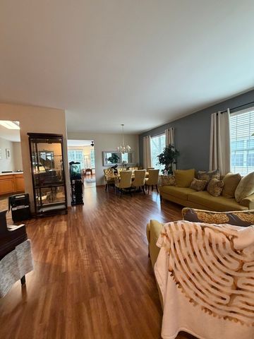 21226 Lily Lake Lane, Crest Hill, IL 60403