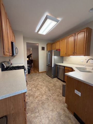 21226 Lily Lake Lane, Crest Hill, IL 60403