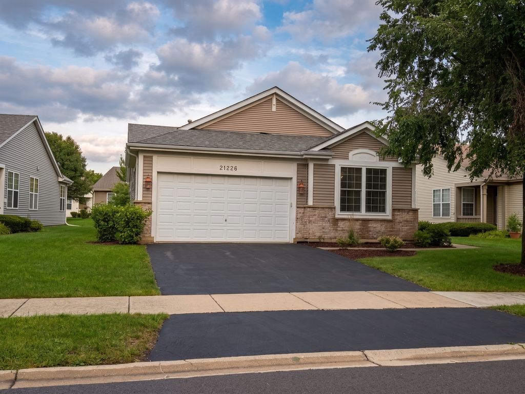 21226 Lily Lake Lane, Crest Hill, IL 60403