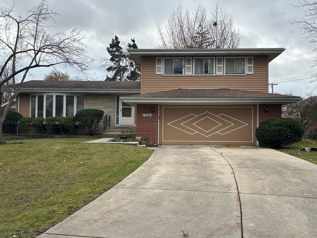 1305 W Mulberry Lane, Arlington Heights, IL 60005