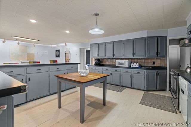 7386 Sooner Road, Kingston, OK 73439