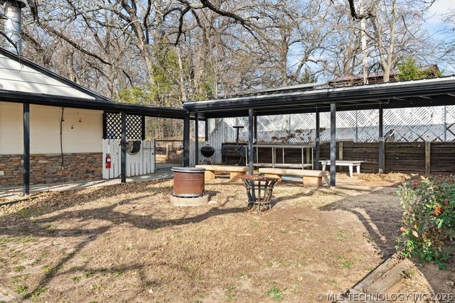 7386 Sooner Road, Kingston, OK 73439