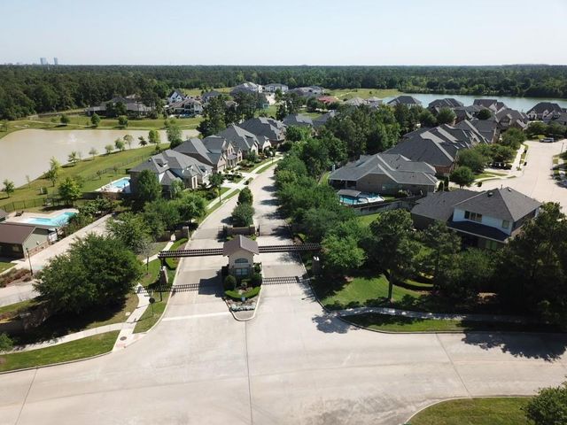 4906 Tres Lagos Drive, Spring, TX 77389