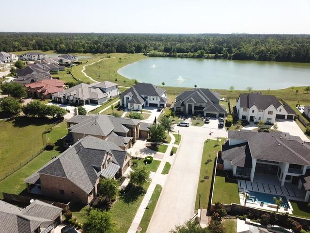 4906 Tres Lagos Drive, Spring, TX 77389