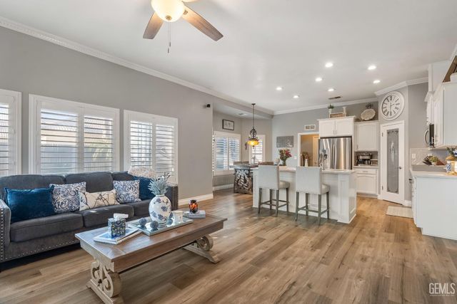 4107 Rock Lake Drive, Bakersfield, CA 93313