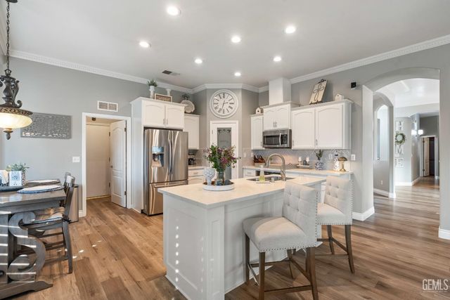 4107 Rock Lake Drive, Bakersfield, CA 93313