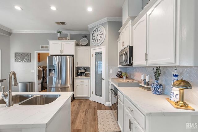 4107 Rock Lake Drive, Bakersfield, CA 93313