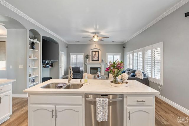 4107 Rock Lake Drive, Bakersfield, CA 93313