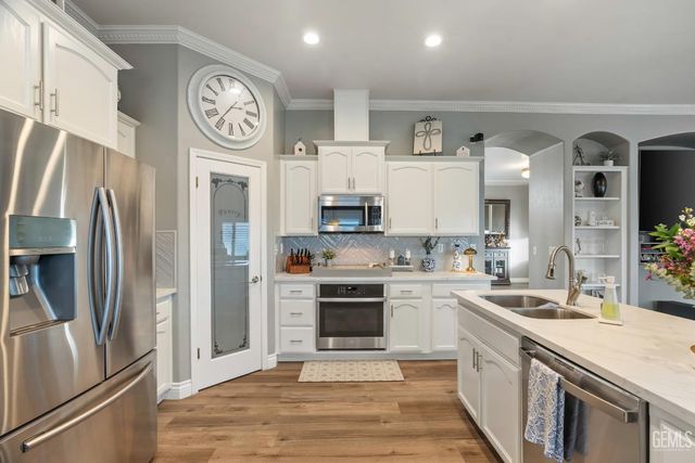 4107 Rock Lake Drive, Bakersfield, CA 93313