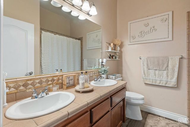 4107 Rock Lake Drive, Bakersfield, CA 93313