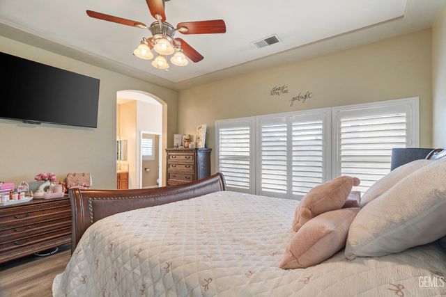 4107 Rock Lake Drive, Bakersfield, CA 93313