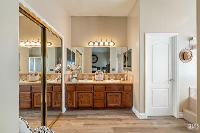 4107 Rock Lake Drive, Bakersfield, CA 93313