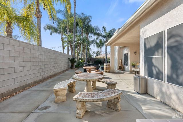 4107 Rock Lake Drive, Bakersfield, CA 93313