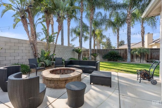 4107 Rock Lake Drive, Bakersfield, CA 93313