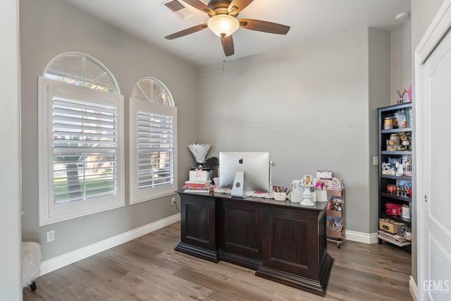 4107 Rock Lake Drive, Bakersfield, CA 93313