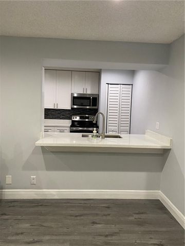 401 SW 86th Ave 103, Pembroke Pines, FL 33025