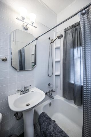 3543 Queen Avenue N, Minneapolis, MN 55412