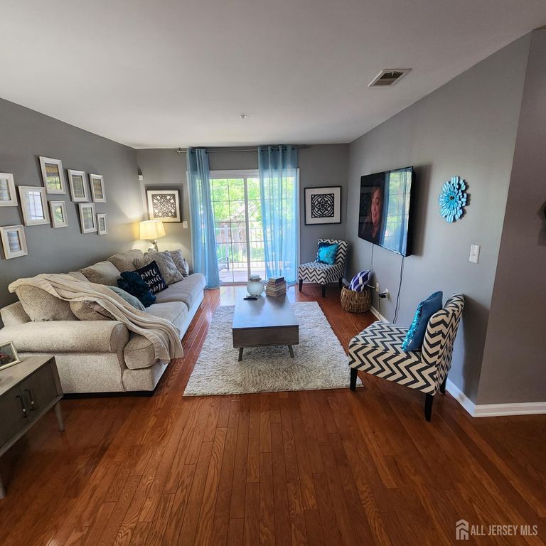 1325 Fernwood Court, New Brunswick, NJ 08901