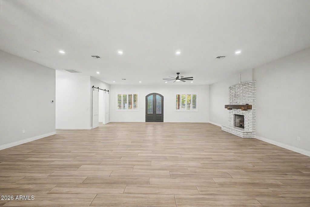 Image 11 of property listing at 5015 W OLNEY Avenue, Laveen, AZ 85339