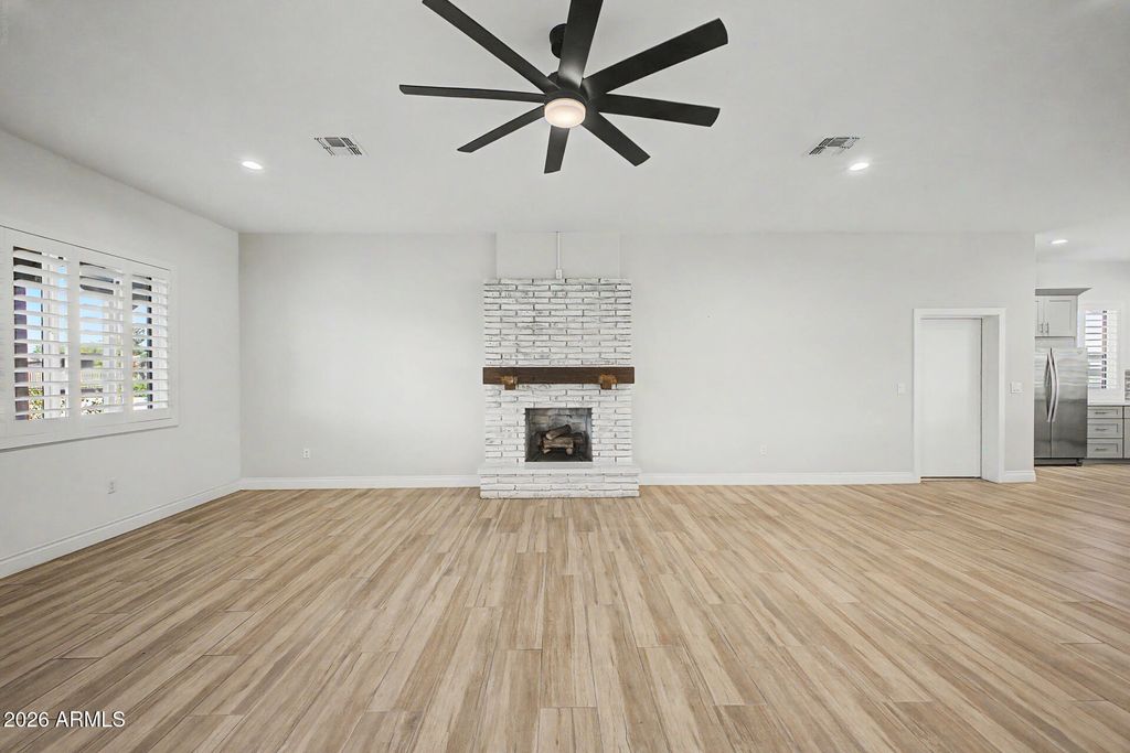 Image 12 of property listing at 5015 W OLNEY Avenue, Laveen, AZ 85339