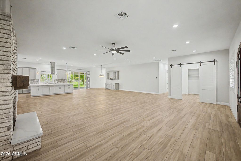Image 8 of property listing at 5015 W OLNEY Avenue, Laveen, AZ 85339