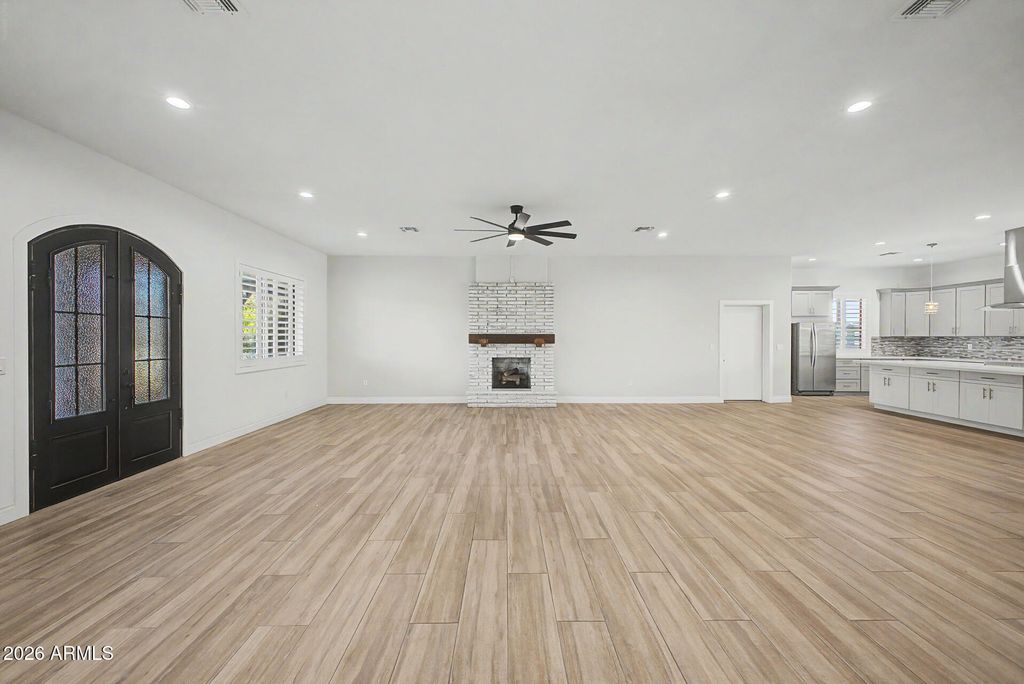 Image 9 of property listing at 5015 W OLNEY Avenue, Laveen, AZ 85339