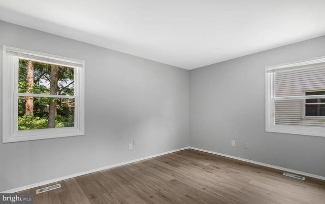 20 EXECUTIVE LN, Willingboro, NJ 08046