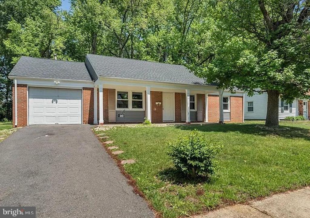 20 EXECUTIVE LN, Willingboro, NJ 08046