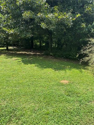 490 Coleman Drive, Roswell, GA 30075