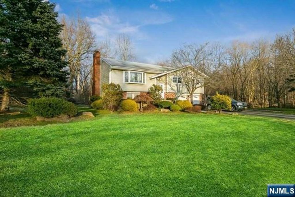 165 Grant Avenue, Cresskill, NJ 07626