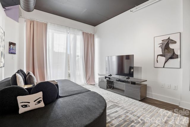 505 E 6th Street 1006, Charlotte, NC 28202