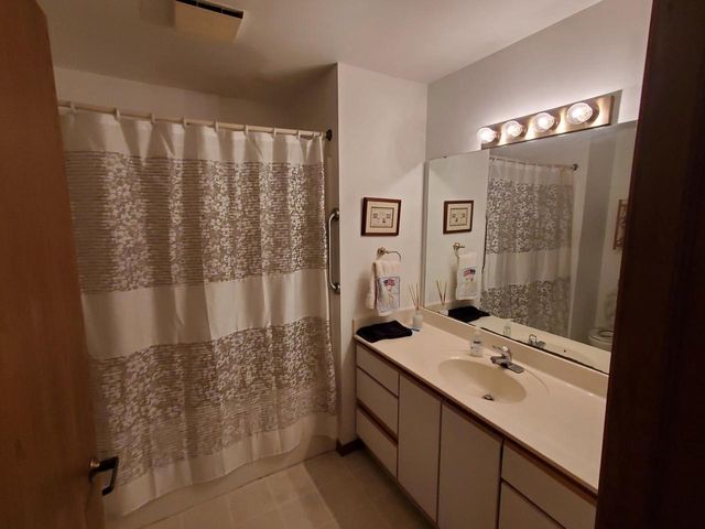 6253 Middleton Spring Drive Common, Middleton, WI 53562