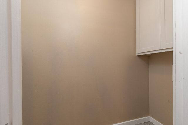 795 S Natalie Avenue, Springfield, MO 65802