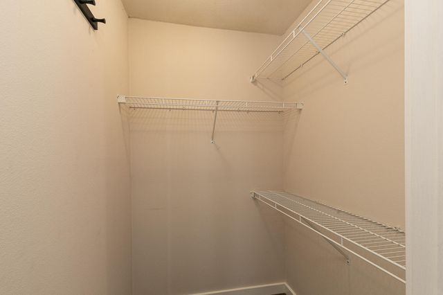 795 S Natalie Avenue, Springfield, MO 65802