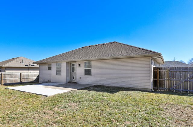 795 S Natalie Avenue, Springfield, MO 65802