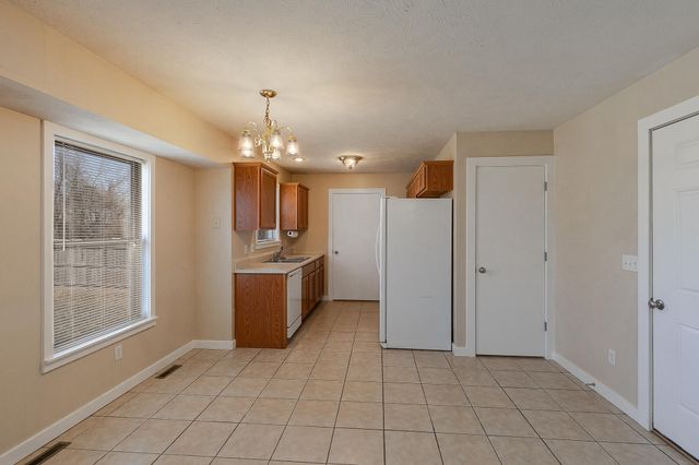 795 S Natalie Avenue, Springfield, MO 65802