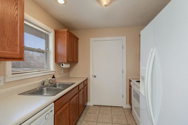 795 S Natalie Avenue, Springfield, MO 65802