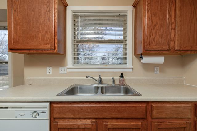 795 S Natalie Avenue, Springfield, MO 65802