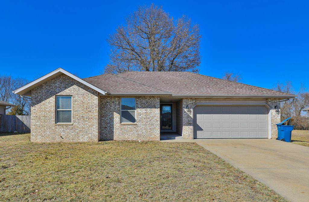 795 S Natalie Avenue, Springfield, MO 65802