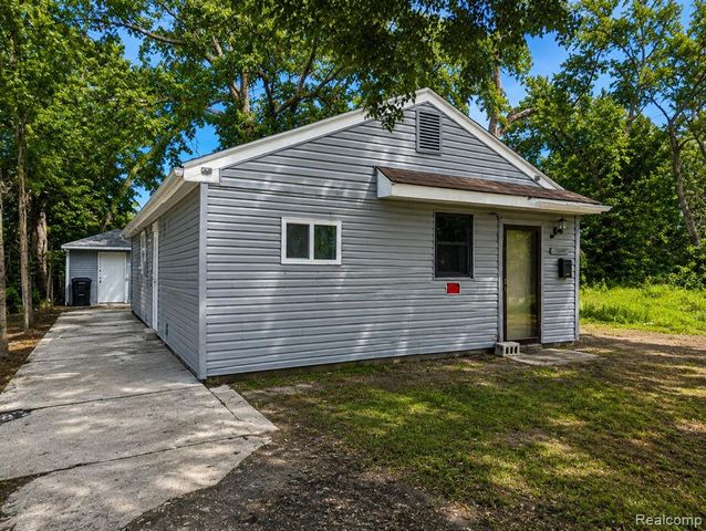 15344 Blackstone Street, Detroit, MI 48223