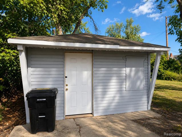 15344 Blackstone Street, Detroit, MI 48223