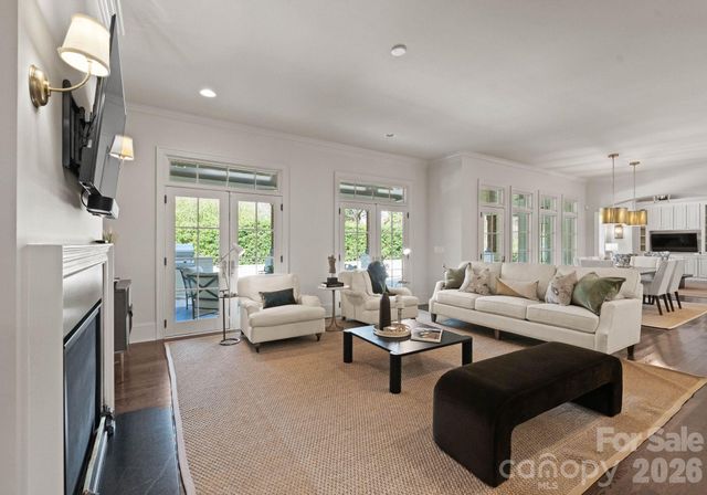 2043 Sharon Lane, Charlotte, NC 28211