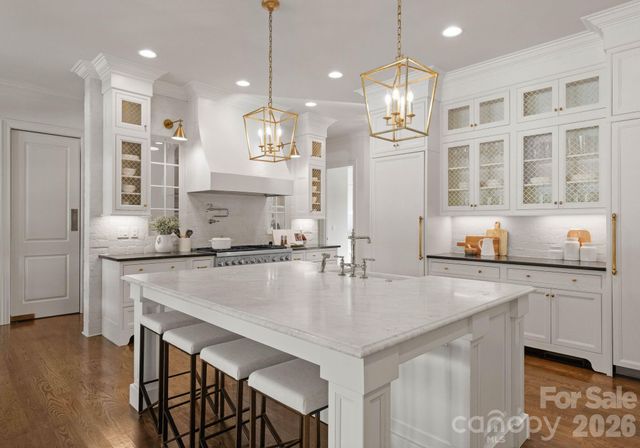 2043 Sharon Lane, Charlotte, NC 28211